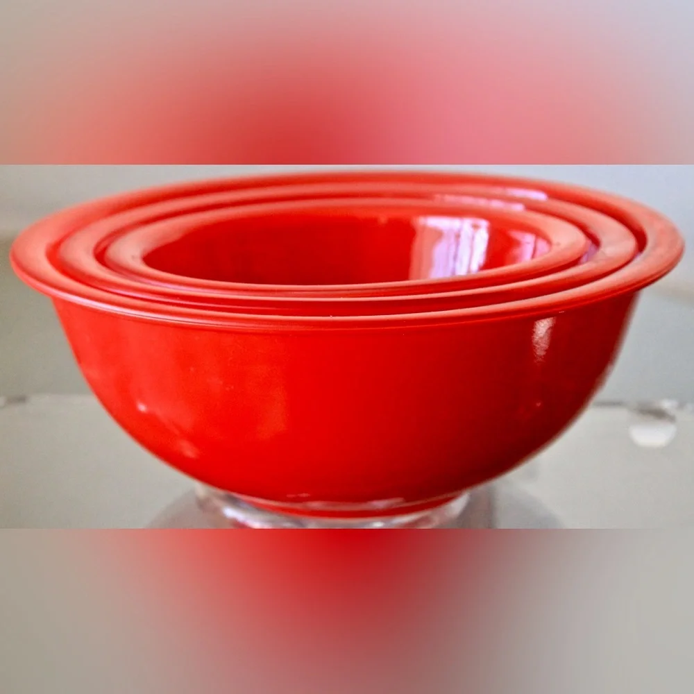 PYREX NESTING GLASS MIXING BOWL SET OF 3 VINTAGE RED 10,8,7 INCH